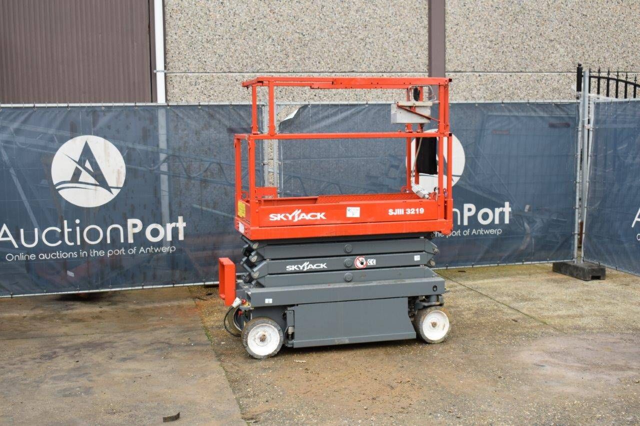 Scissor lift SkyJack SJIII 3219 Electric 7.8m