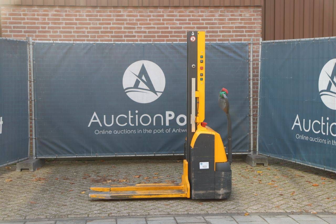 Stacker Jungheinrich EMC 110 Electric 1000kg 1.54m