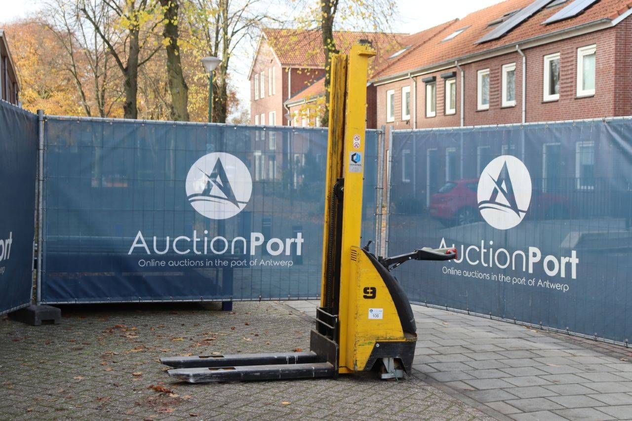 Stacker Electric