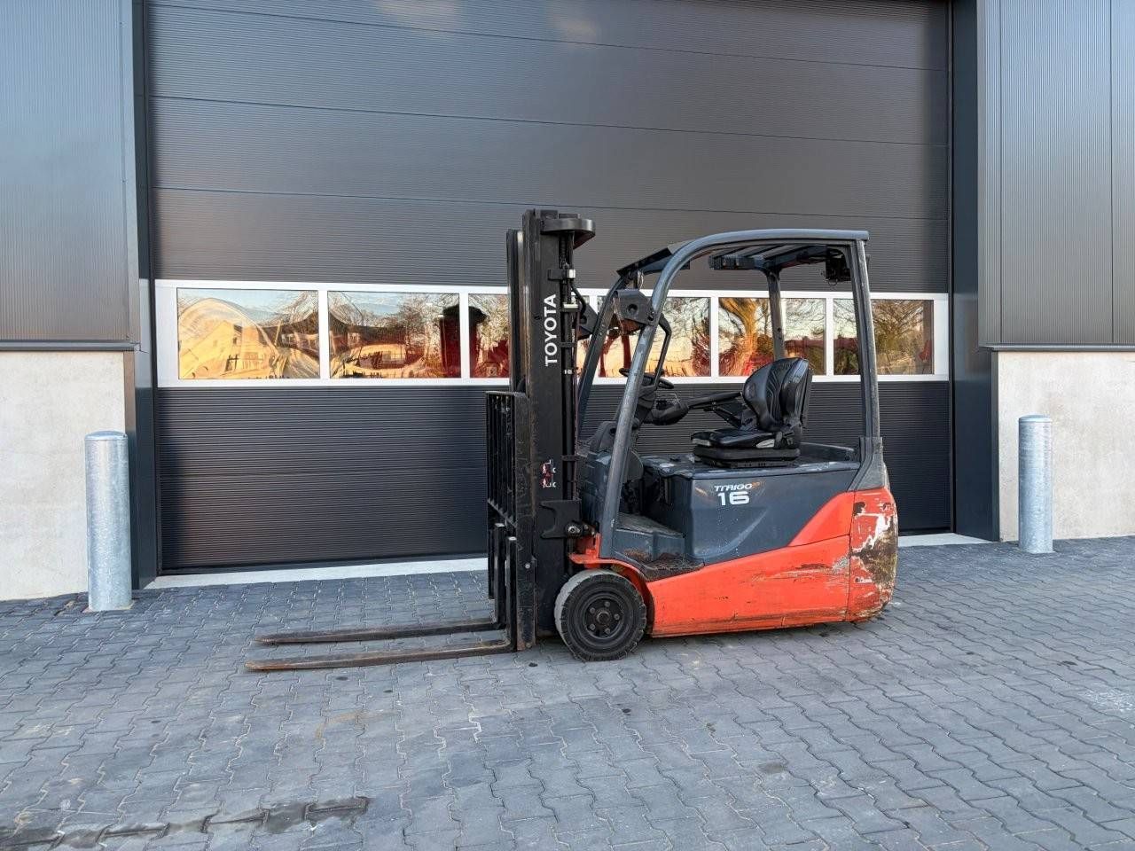Toyota 8FBET16 Electric Forklift 1600kg 4.7m 2015