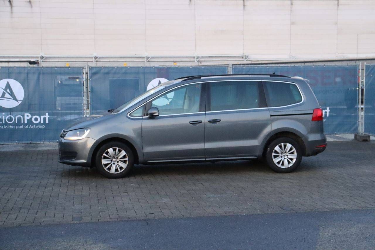 Passenger car Volkswagen Sharan 2.0 TDI Diesel 136 hp 2011 (Margin)