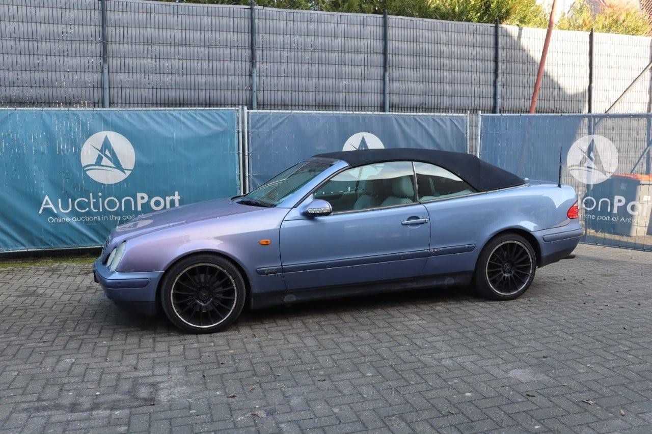 Mercedes-Benz CLK 320 descapotable, gasolina, 1999 (margen de beneficio)
