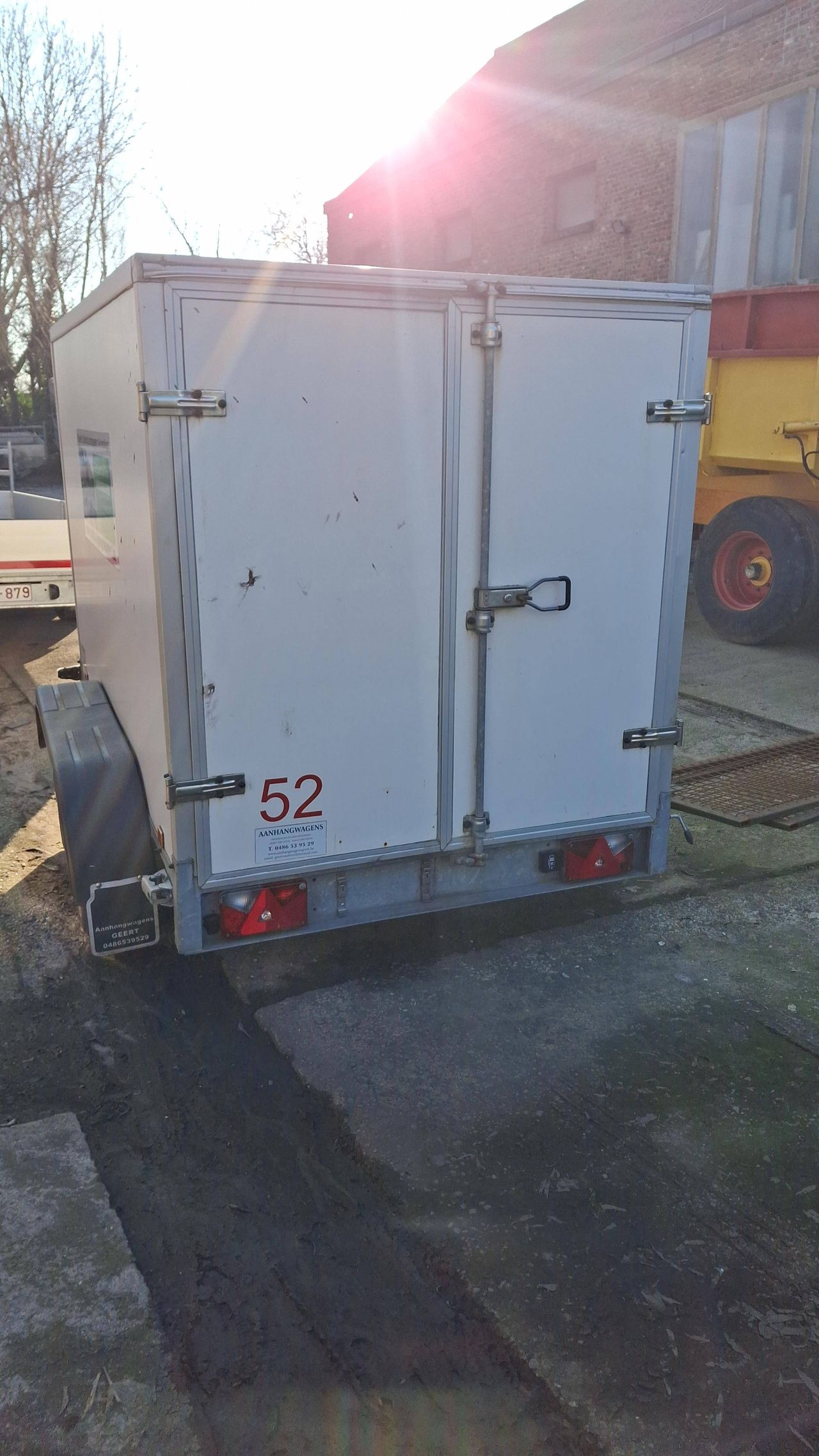 Enclosed trailer