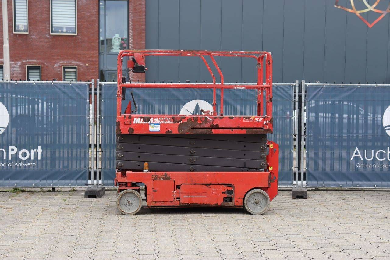 Piattaforma elevatrice elettrica a forbice Manitou 120 SE, altezza 11,75 m, anno 2013.