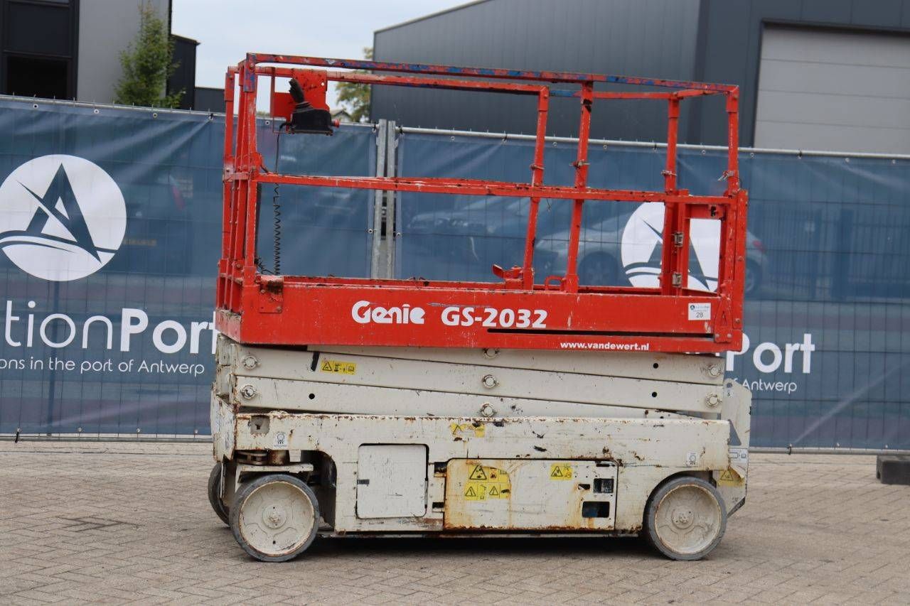 Scissor lift Genie GS-2032 Electric 8m 2011