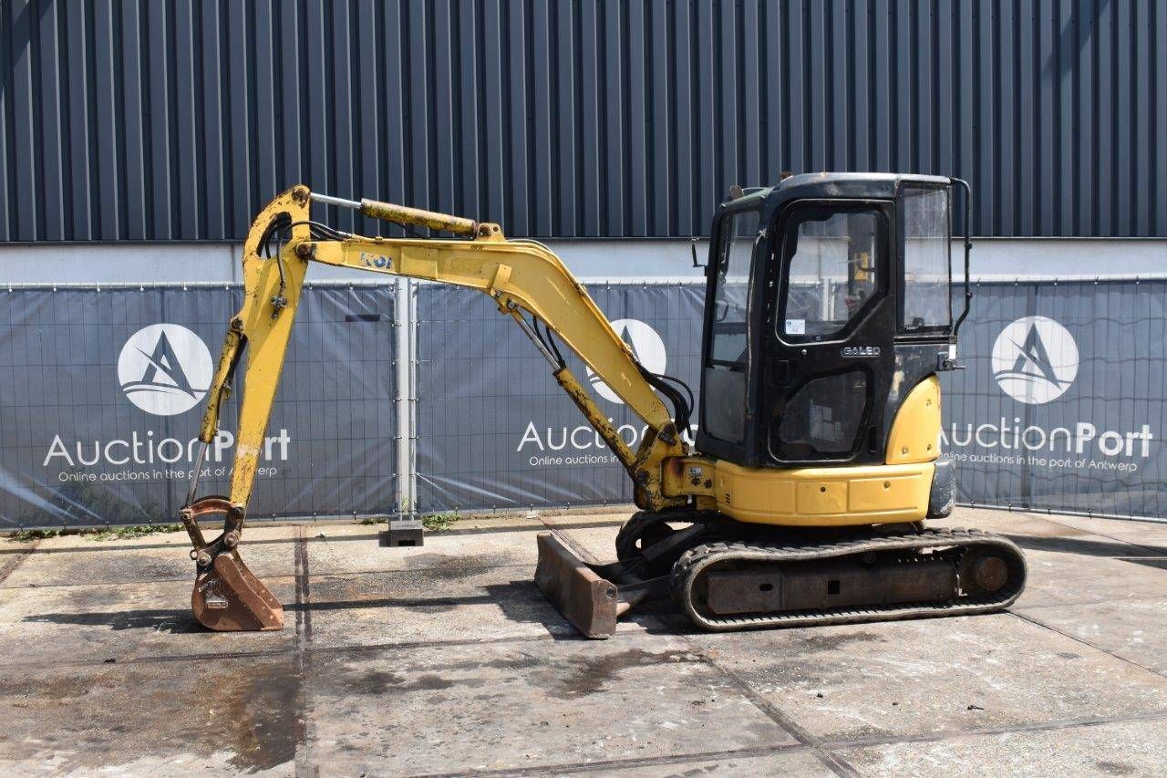 Excavator Komatsu PC30MR-2 Diesel