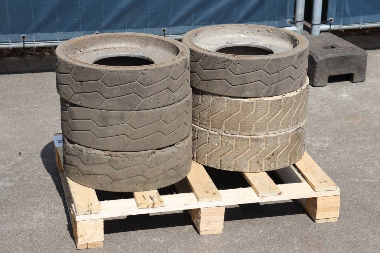 Lot of Aerial Work Platform Tires 406x125 for JLG