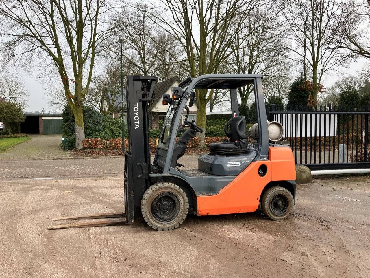 Forklift Toyota 8FG25 LPG 2170kg 4.5m 2010
