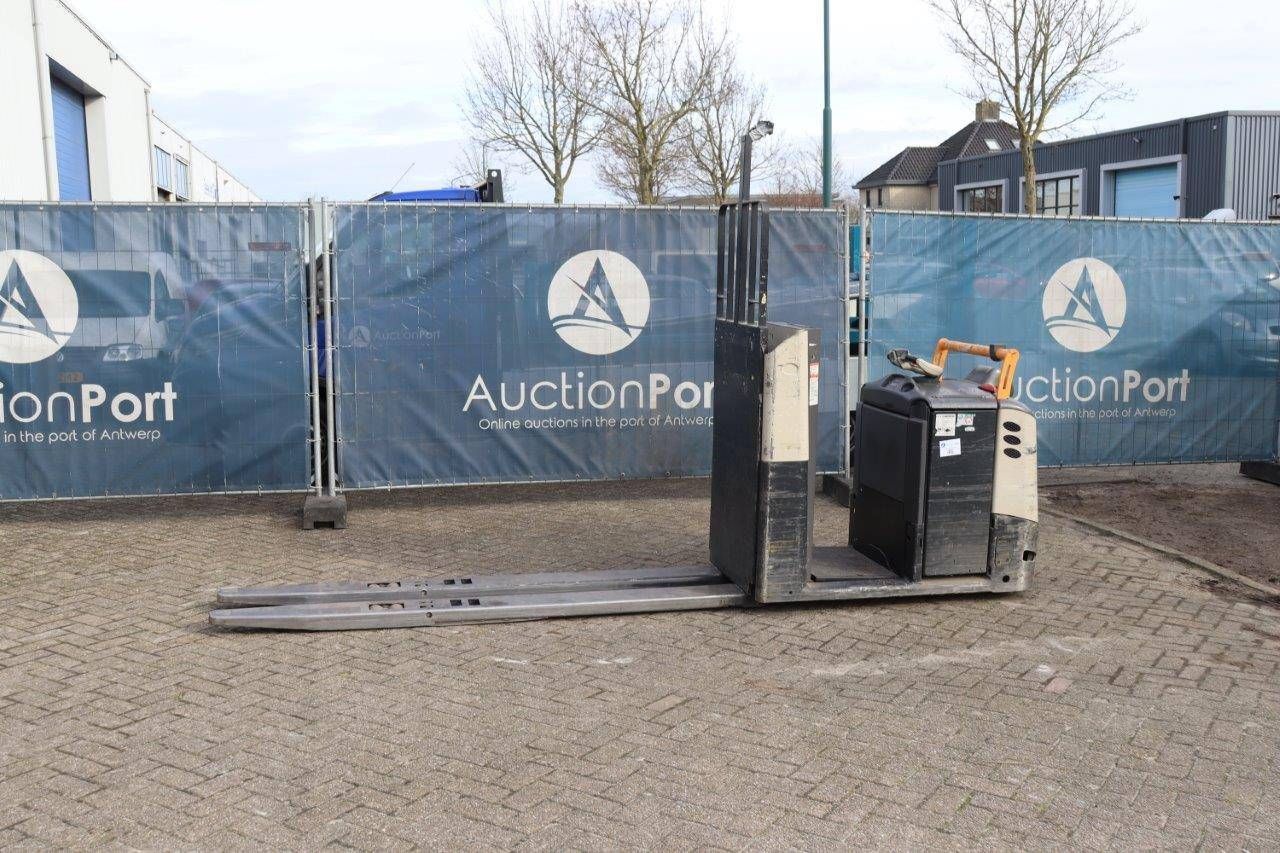 Pallet truck Crown GPC 3040 Electric 2000kg