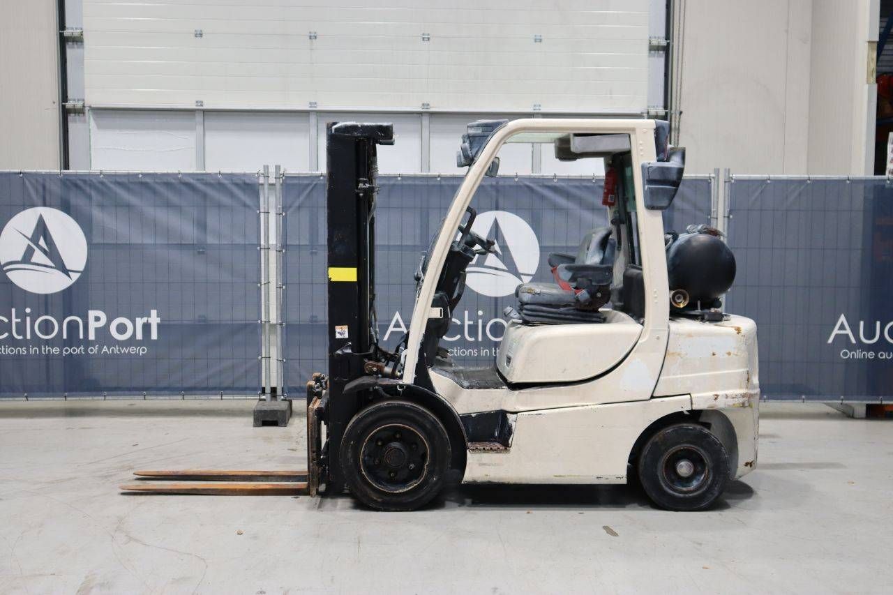 Empilhadeira Hyster H3.0FT GLP 2820kg 4,6m 2013