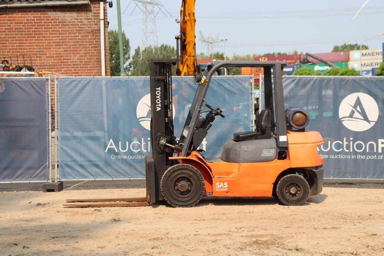 Forklift Toyota 42-7FGF25 LPG 2500kg 4.7m 2001