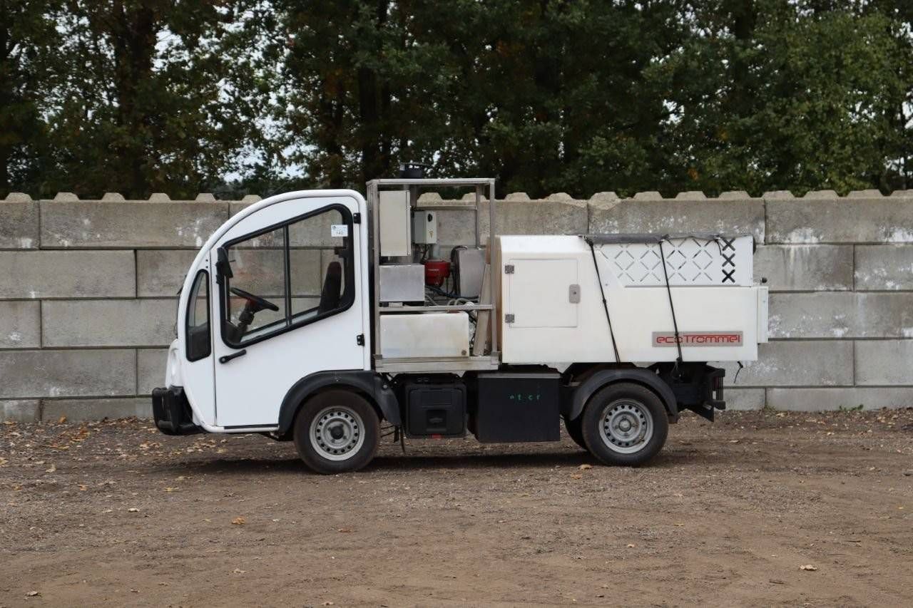 Cleaning machine Goupil G3 Electricity 2013