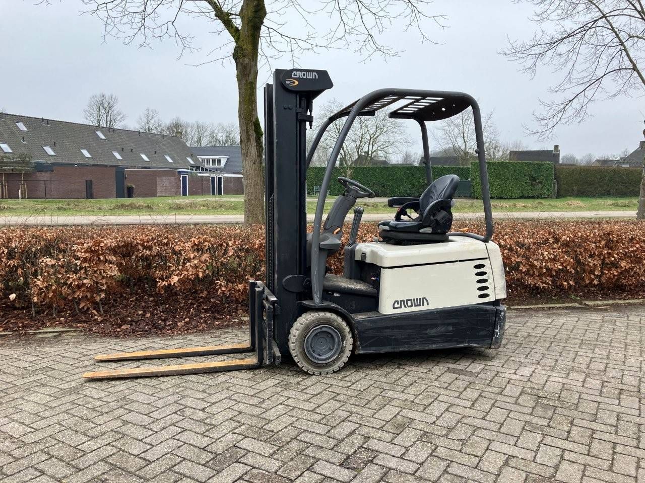 Forklift Crown SC4220 Electric 4m 2011