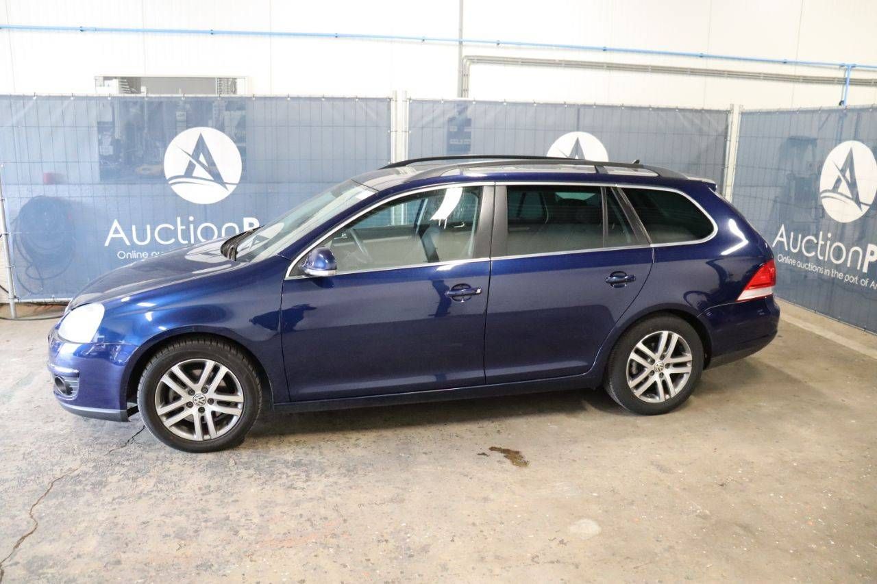 Volkswagen Golf Petrol Station Wagon 123hp 2009