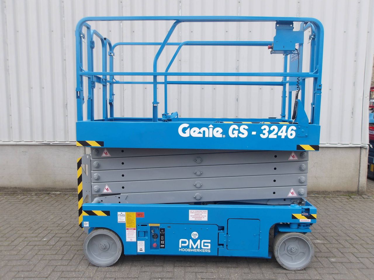 Scissor Lift Genie GS-3246 11.75m Electric 2012