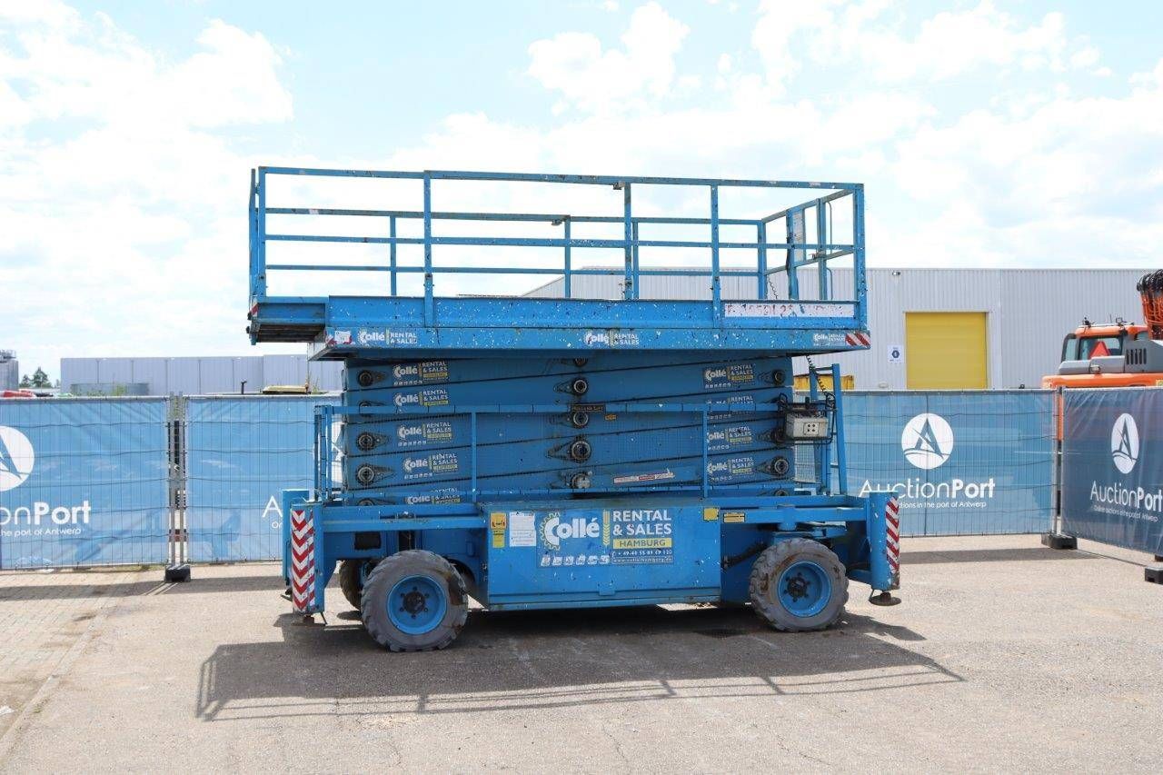 Scissor lift Holland Lift B195DL25 Diesel 500kg 21.5m 2009