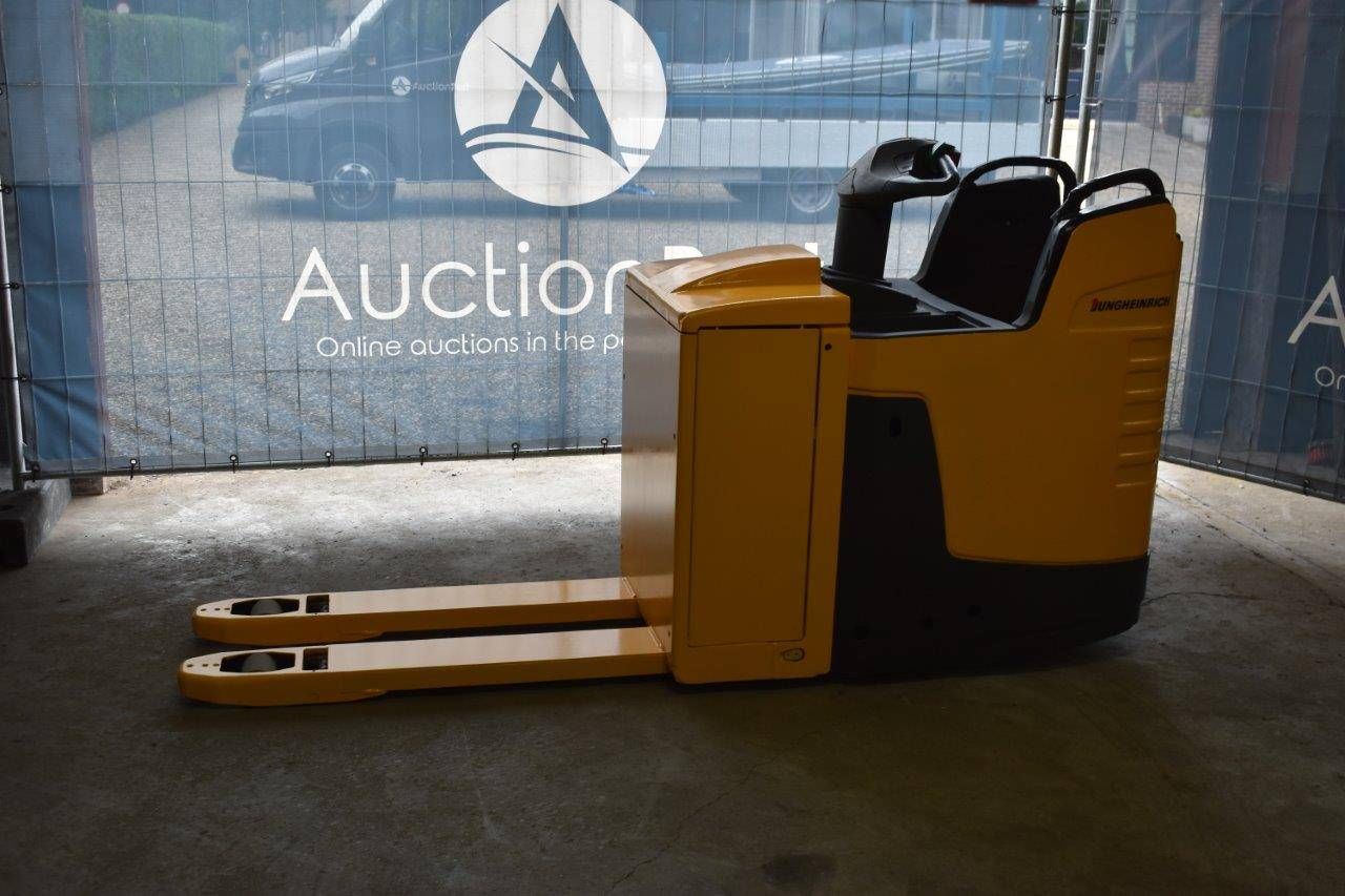 Pallet truck Jungheinrich ERE 225 Electric 2500kg
