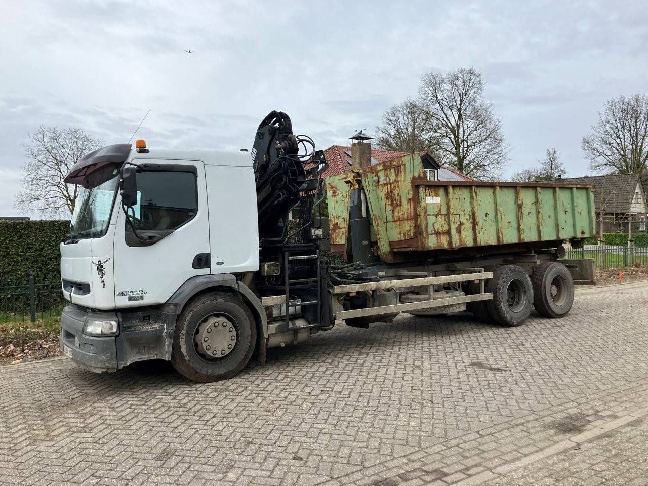 Truck with container Renault Diesel 2006