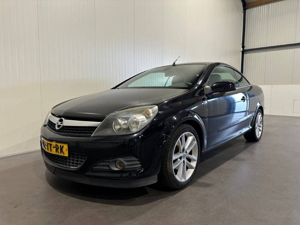 Convertible Opel ASTRA TWIN TOP Petrol 2007 (Margin)