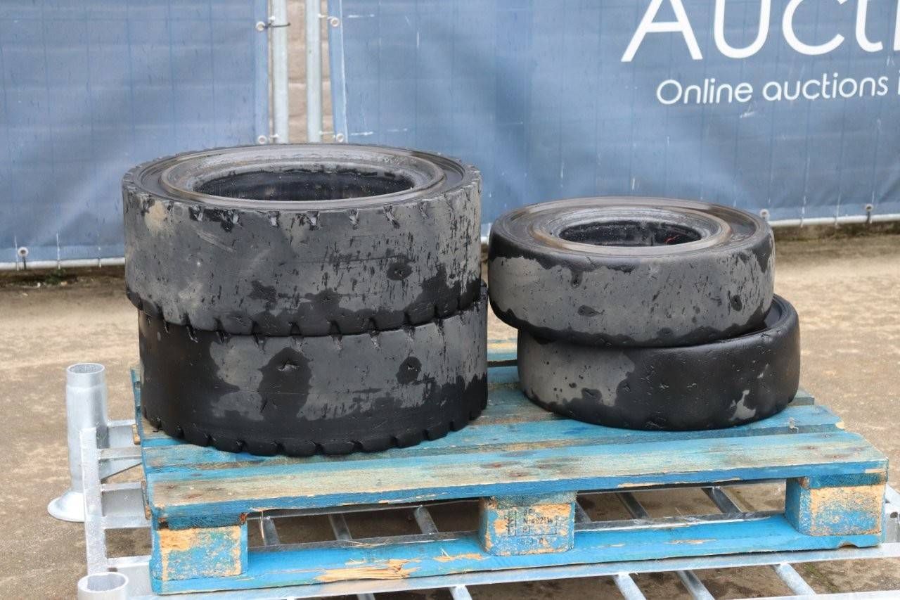 Lot of Tires 28x9-15/6.50-10