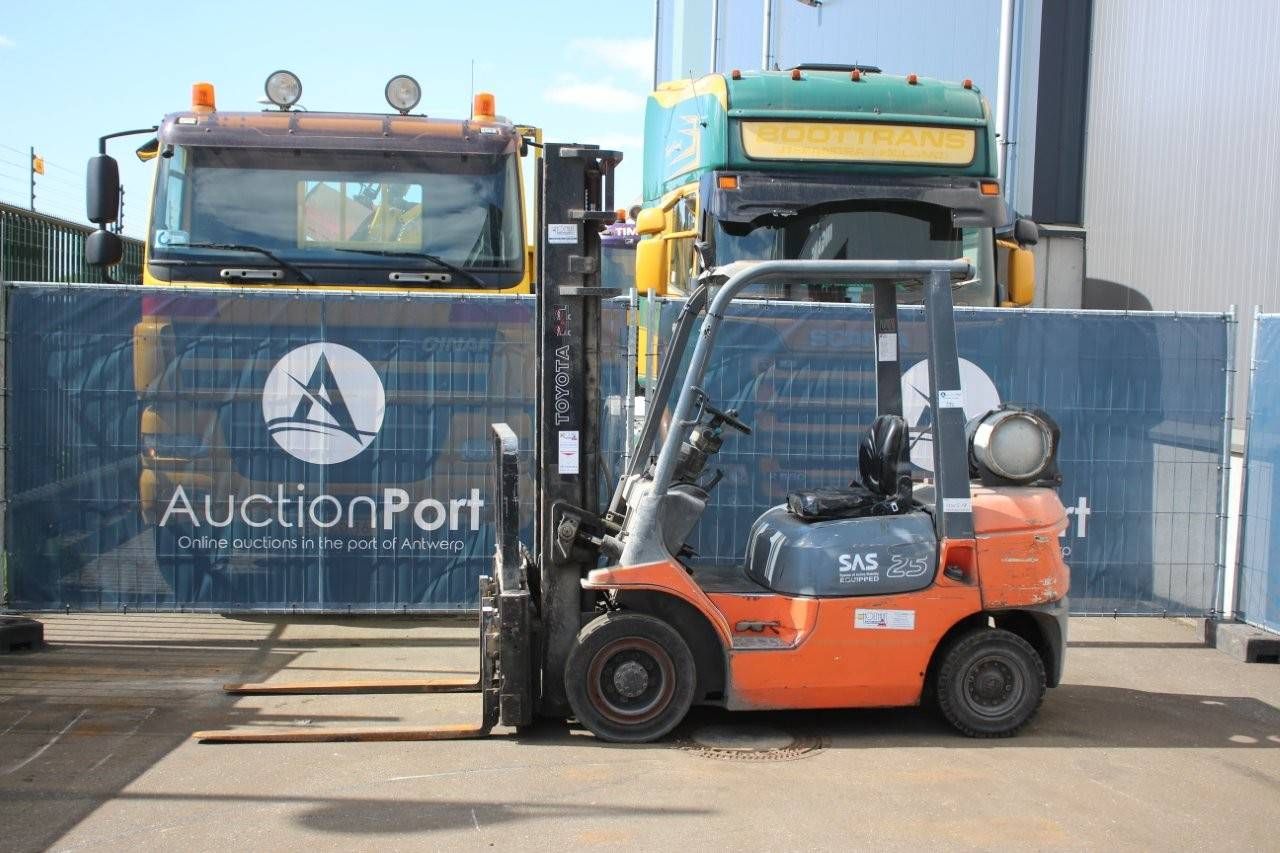 Forklift Toyota 42-7FGF25 LPG 2500kg 4.5m 2003