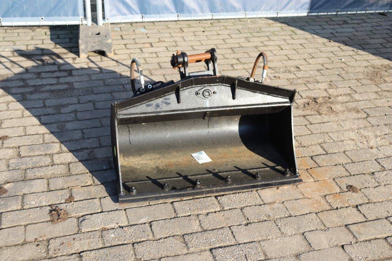 Excavator bucket 