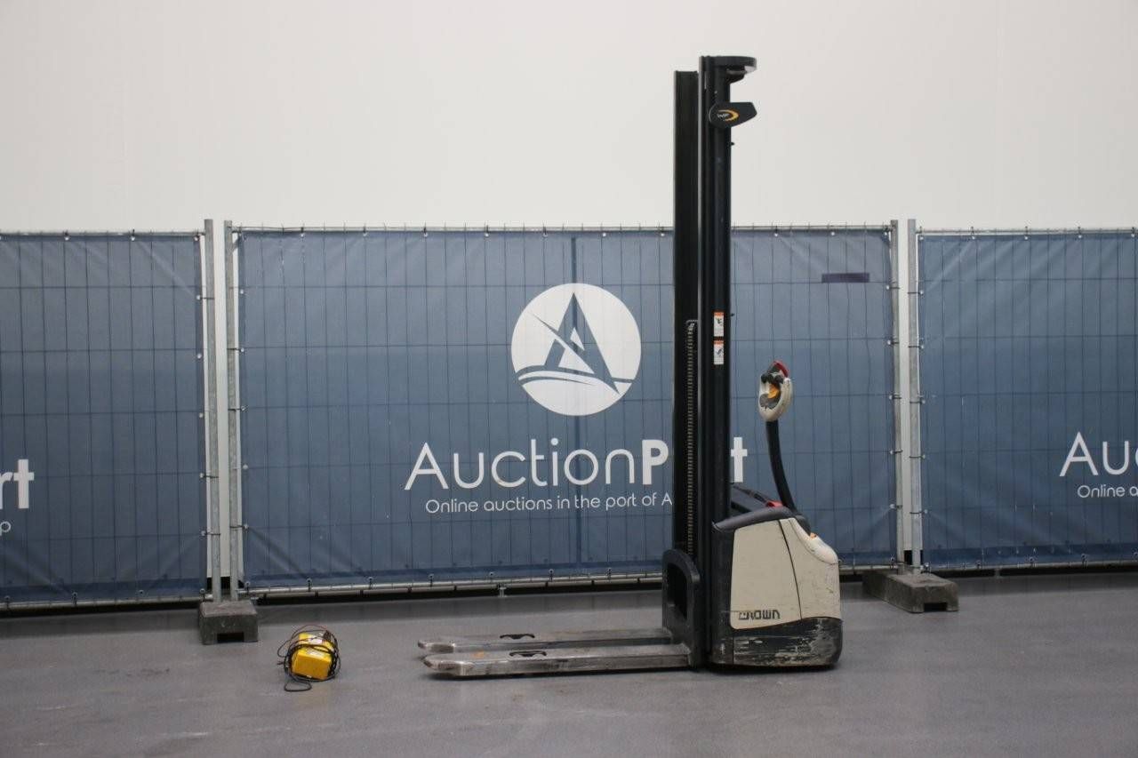 Stacker Crown WF 3000-1.2 TF Electric 1200kg 4m 2013