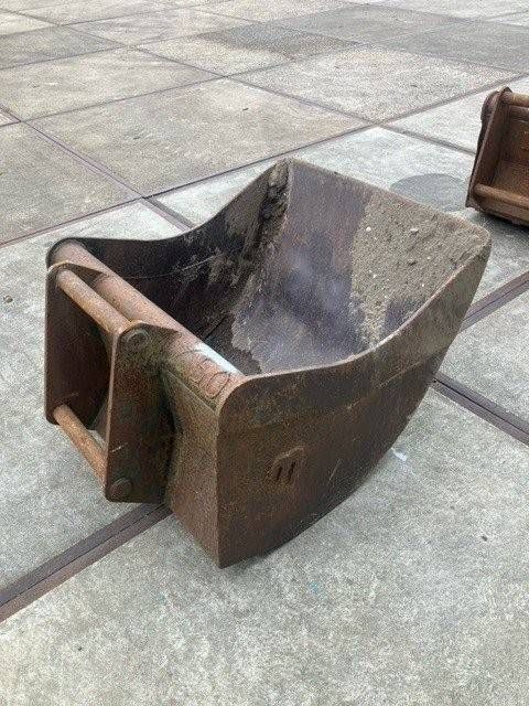 Deep-dip bucket
