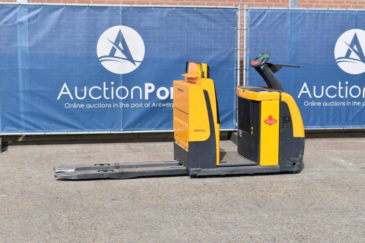 Pallet truck Jungheinrich ECE220 Electric 2000kg 