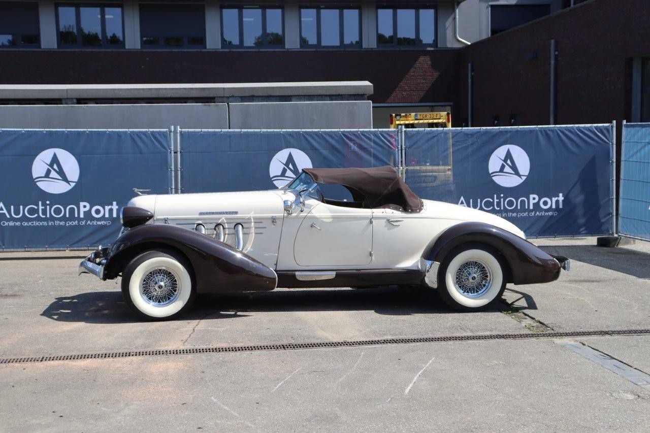 Auburn Super Charged Speedster Benzine 1978 (Marge)