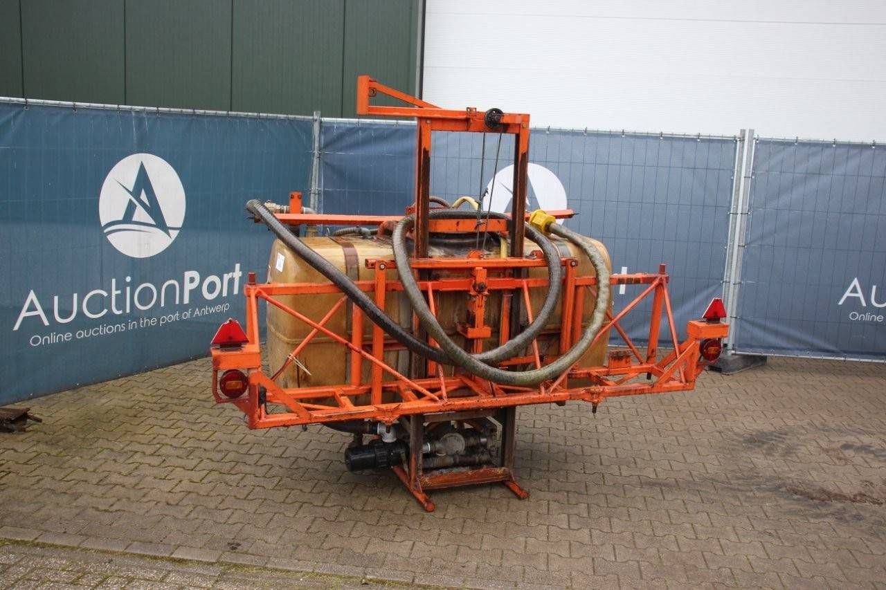 Douven 600L Field Sprayer
