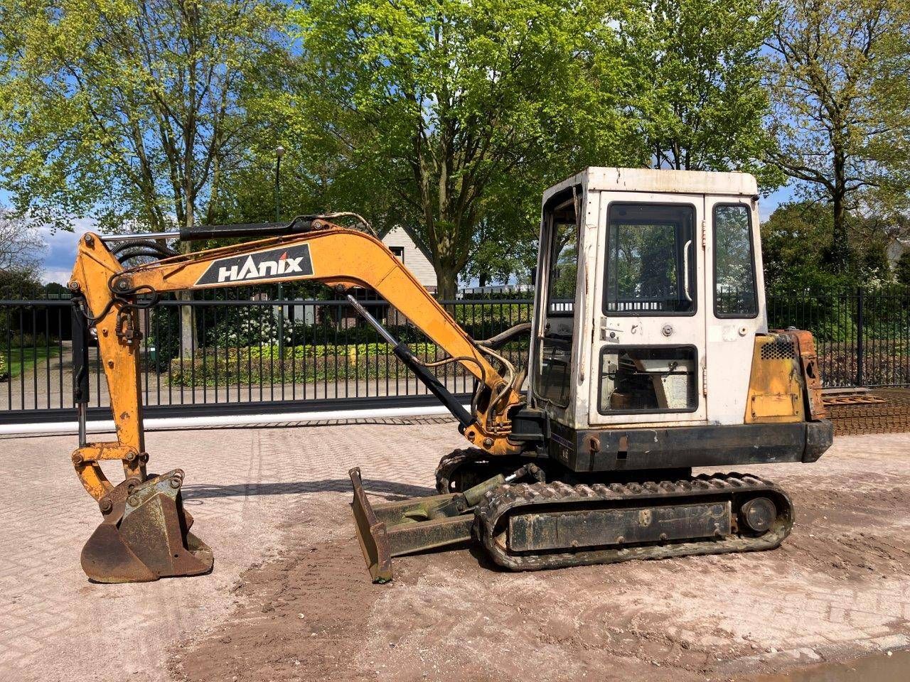 Crawler excavator Hanix 350-2 Diesel 27.5hp 1994