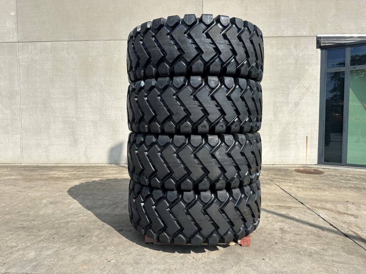 Wielladerbanden Forcestone 26.5-25 4 Stuks Nieuw