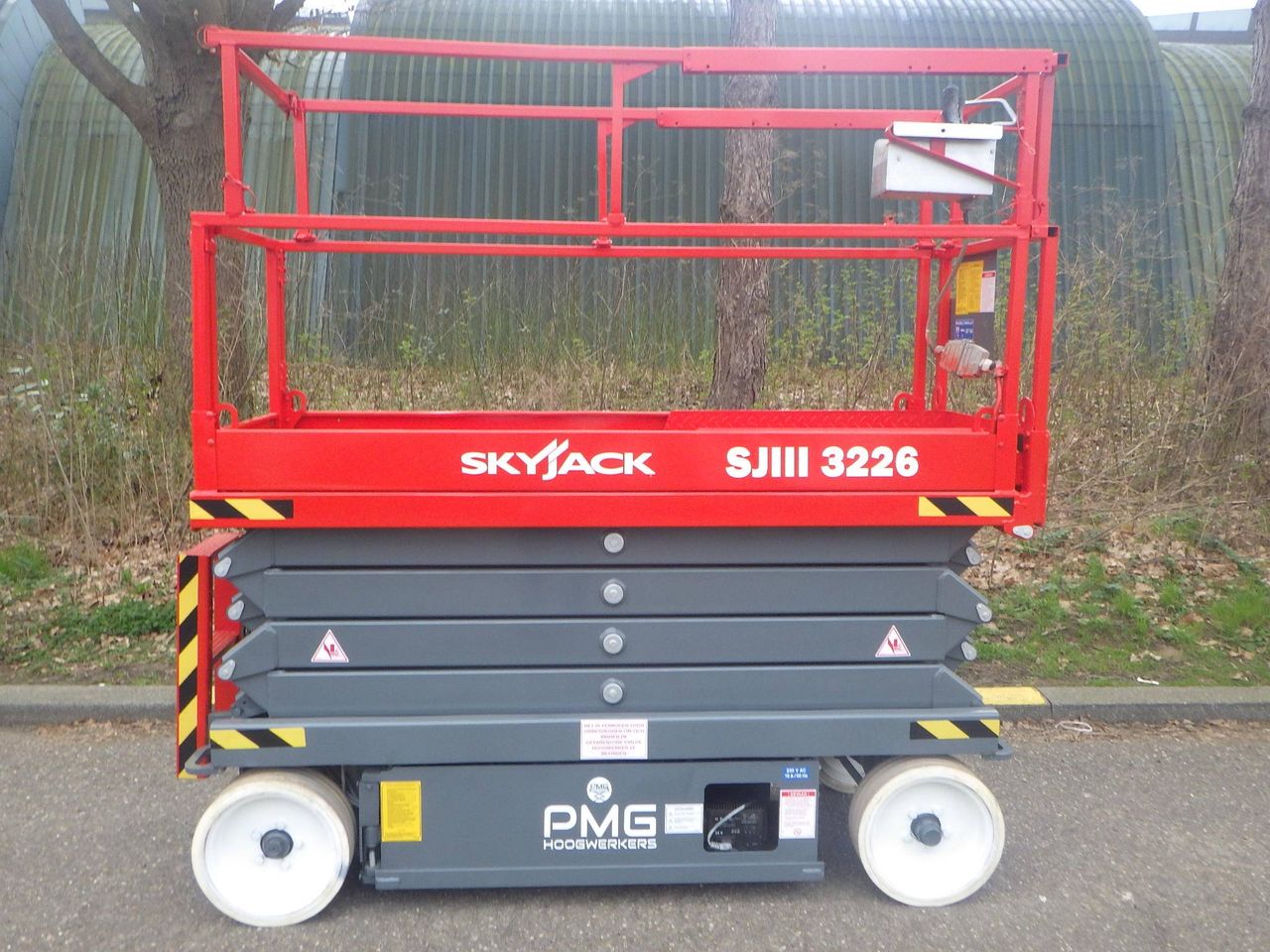 Scissor lift SkyJack SJ3226 Electric 9.92m 2010