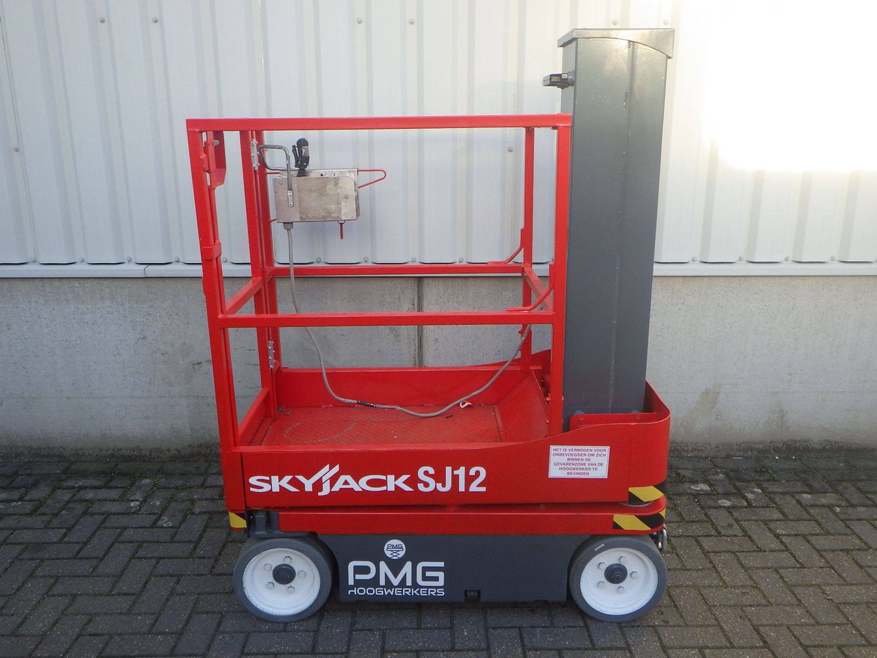 Skyjack SJ12 Electric Mast Lift 5.48m 2016
