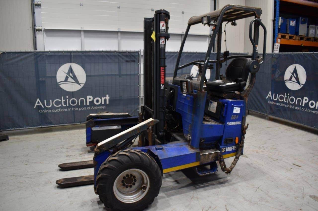 Truck-mounted forklift Moffet M5 25.3 Diesel 2500kg