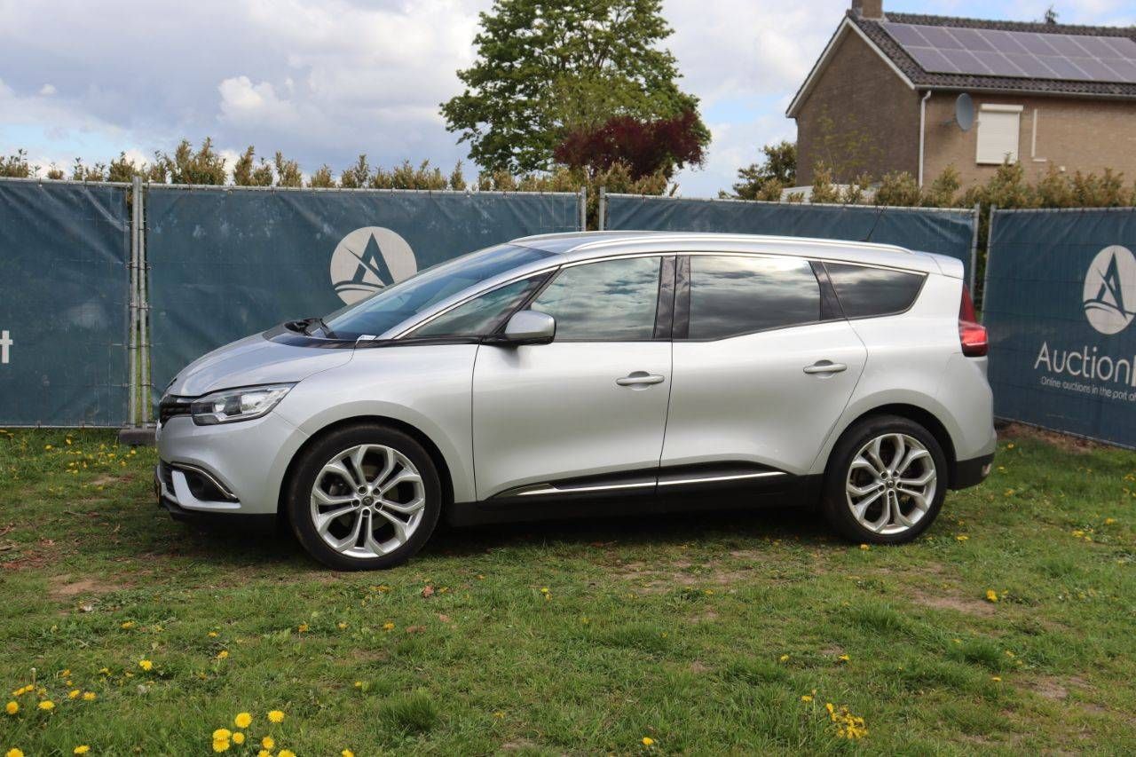 Passenger car Renault Scenic Diesel 110hp 2018 (Margin)