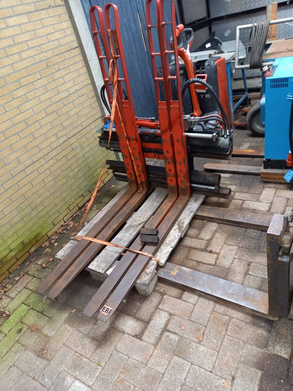 Automatic fork positioner Durwen DPK22B 2200kg 2002