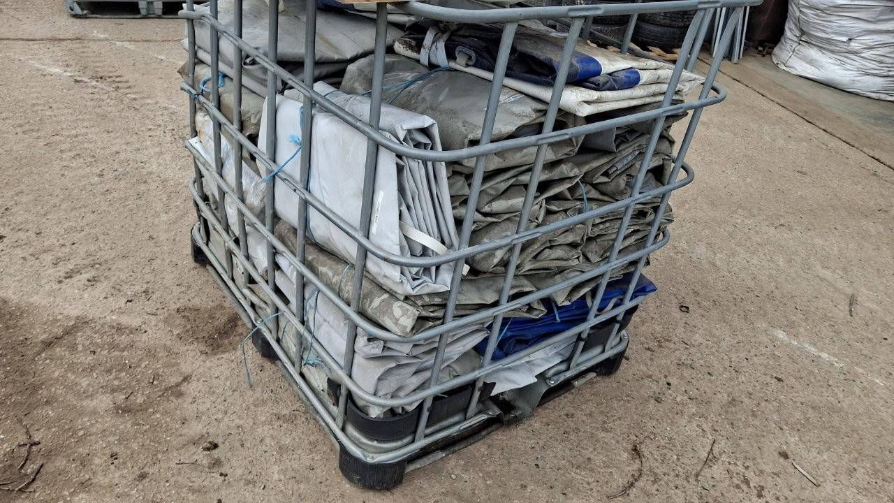 Set of basting mats with storage box
