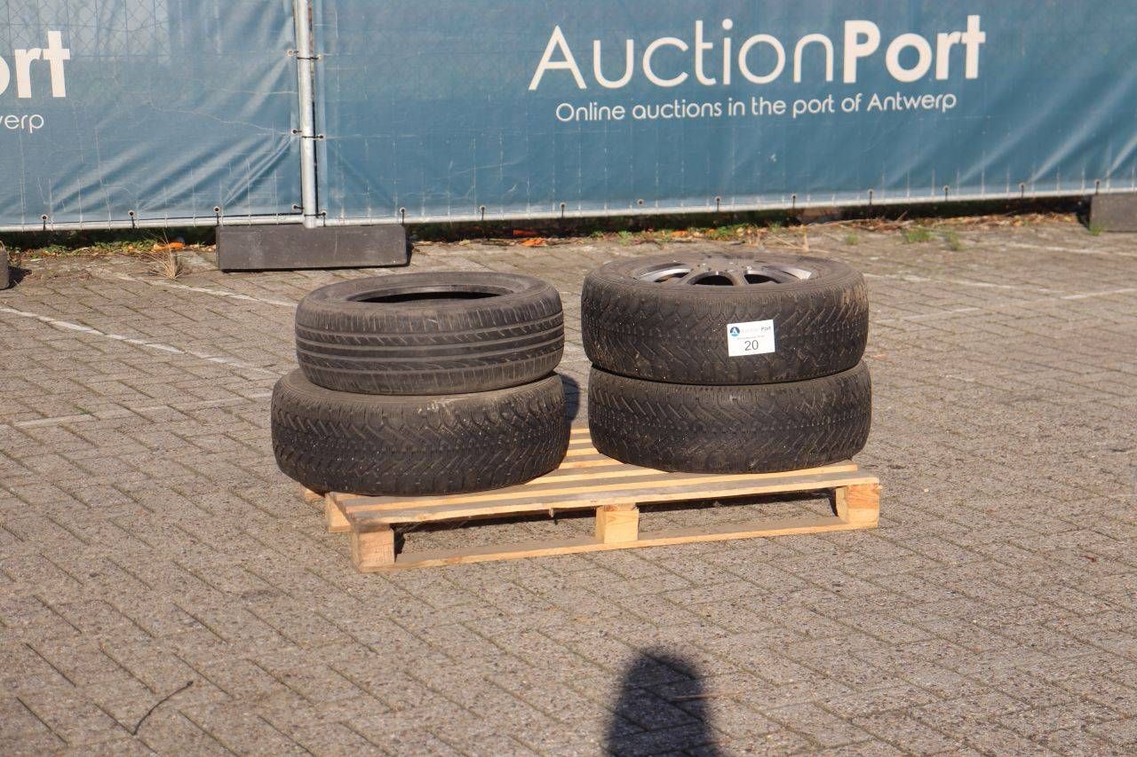 Lote de 4 neumáticos Norauto y Goodyear para automóviles, medidas 95/60R15 88V - 225/60R15