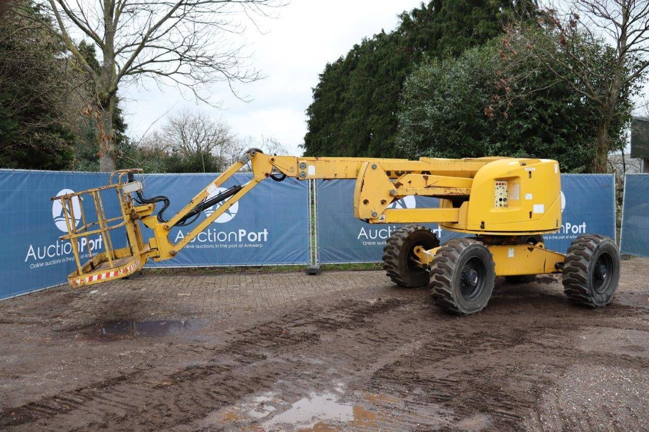 Articulating boom lift Haulotte HA16