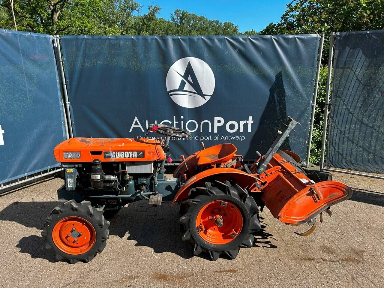 Mini tractor Kubota B6000 Diesel with cultivator