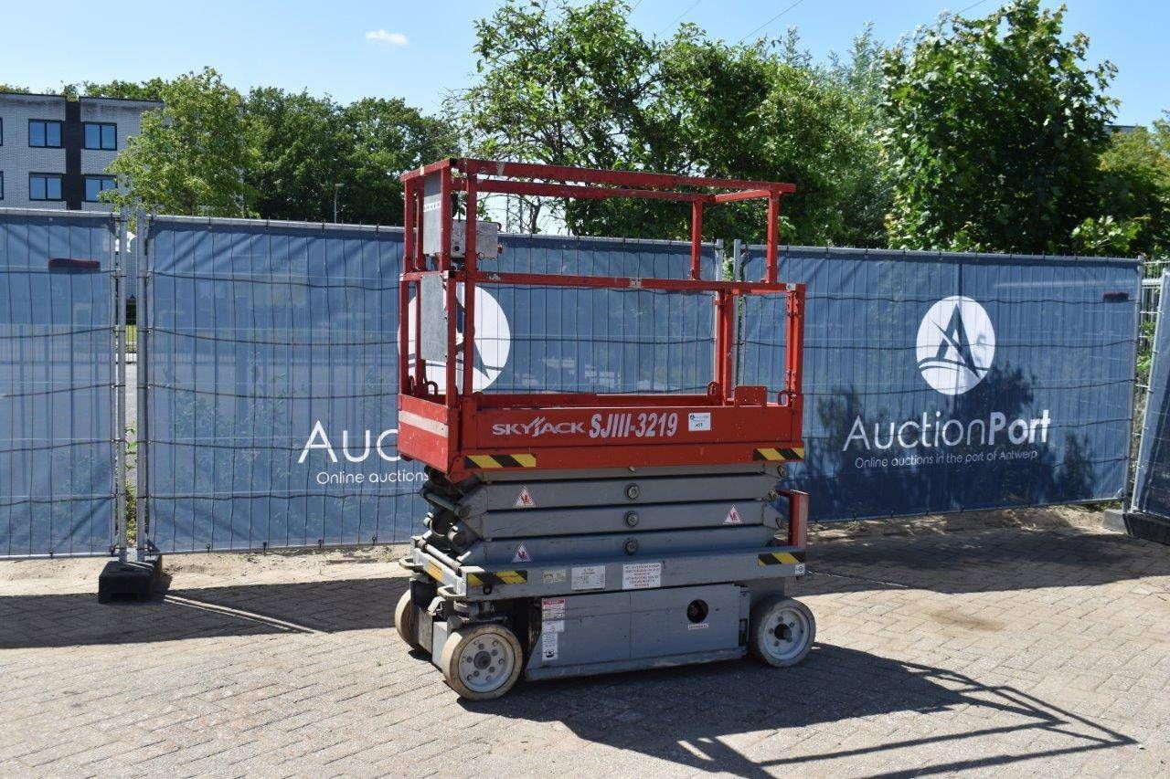 Scissor lift Skyjack SJIII 3219 Electric 5.8m