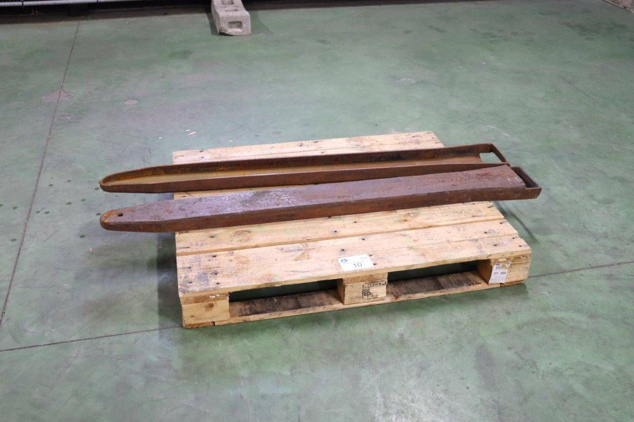 Set of forklift extension forks 