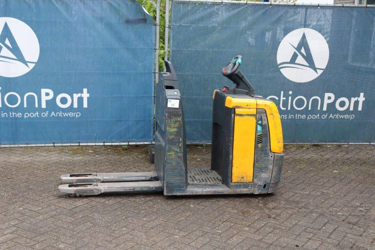 Pallet truck Jungheinrich ECE220 Electric 2000kg 2015
