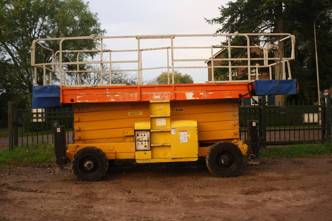 Scissor lift Haulotte H18SDX Diesel 18m