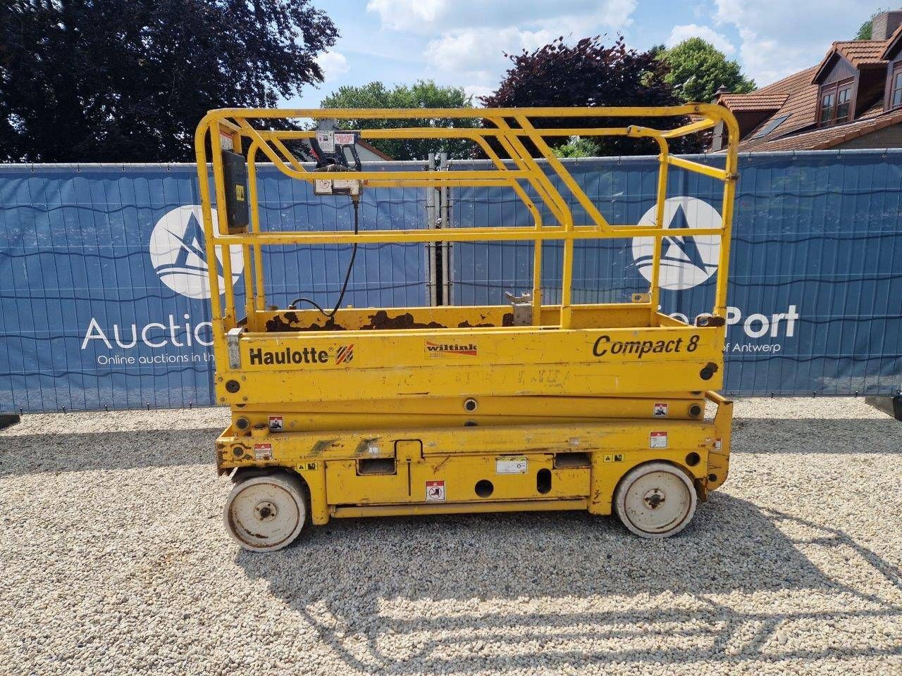 Scissor lift Haulotte Compact 8 Electric 350kg 5.8m 2005