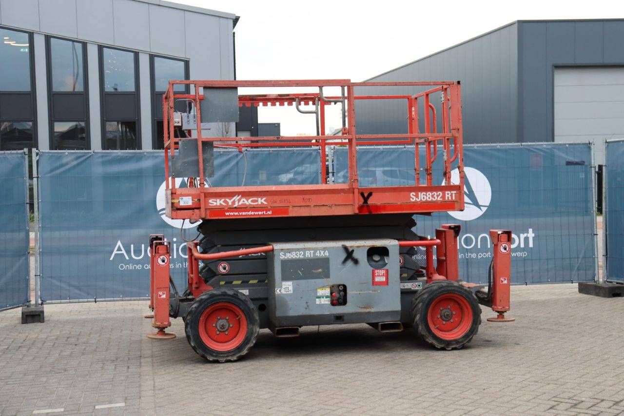 Scissor lift Skyjack SJ6832RT Diesel 12m 2015