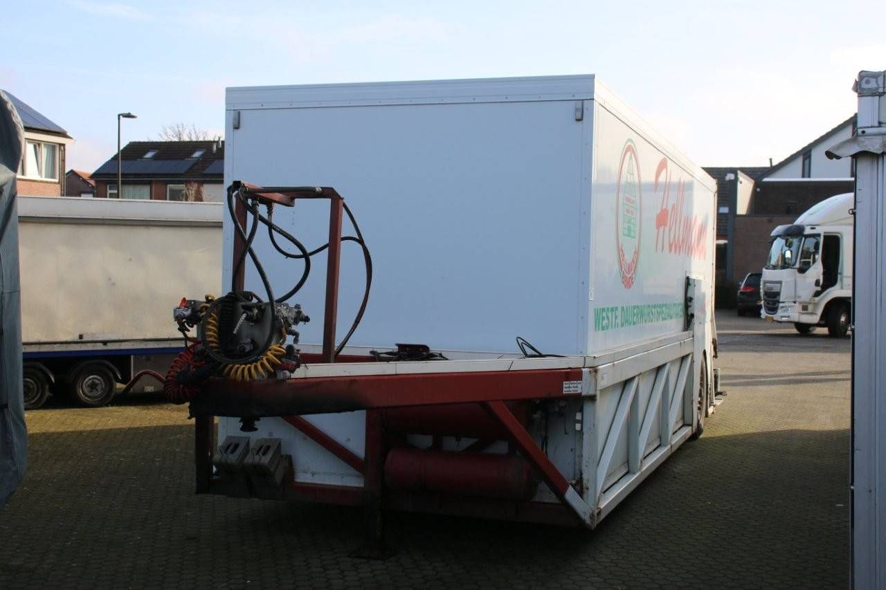 Closed Semi-trailer AGM 2001 (Margin)