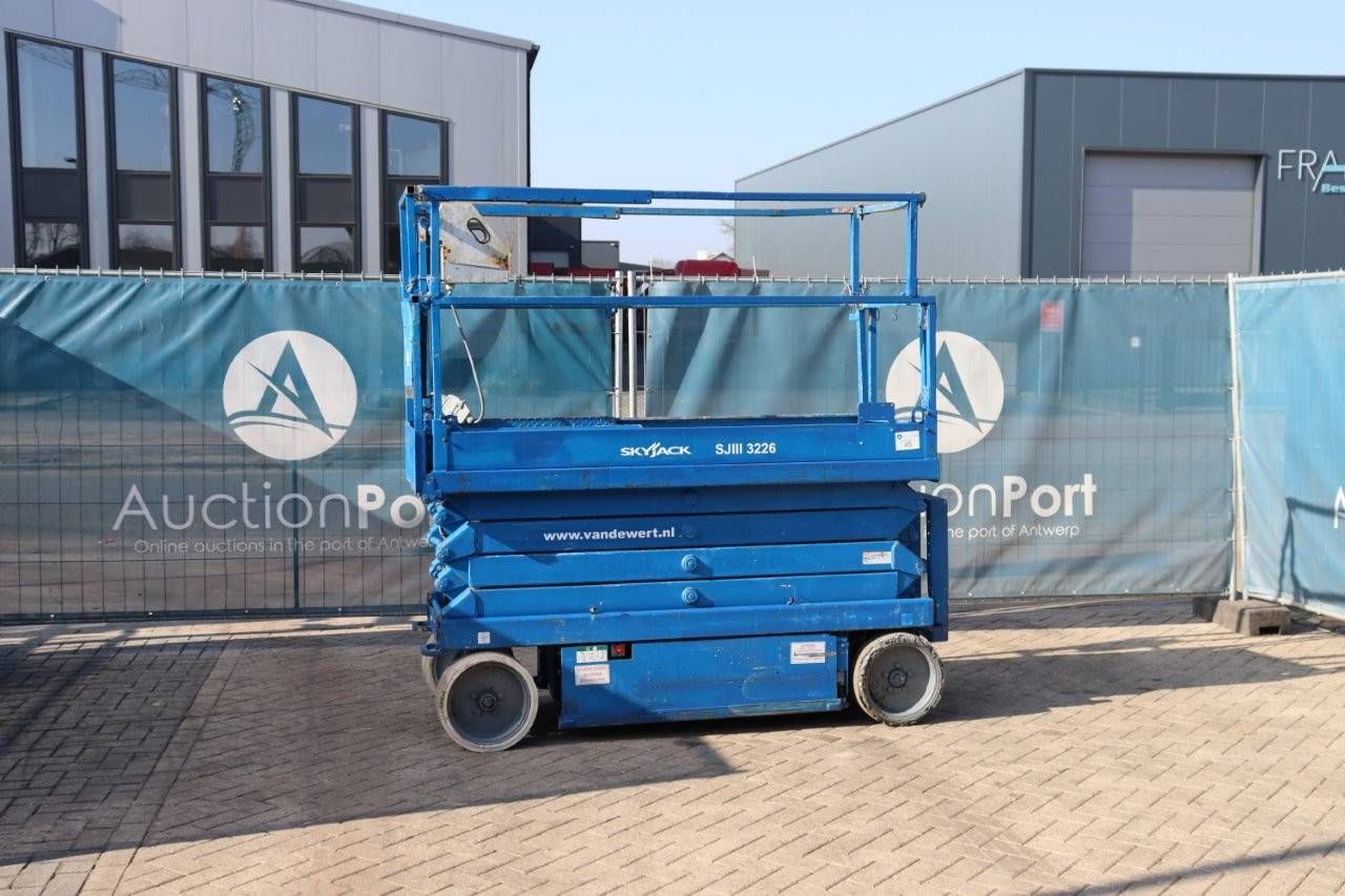 Scissor lift Skyjack SJIII 3226 Electric 9.92m